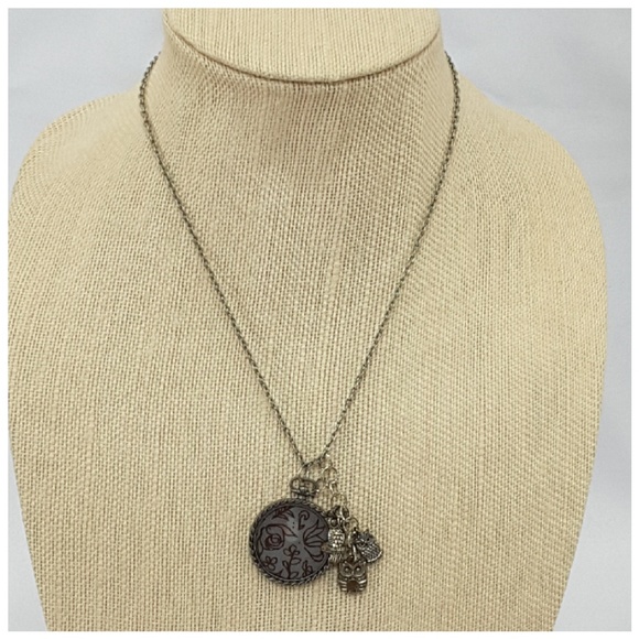 Silvertone 3 Dimensional Owls with Floral Pendent - Picture 6 of 8